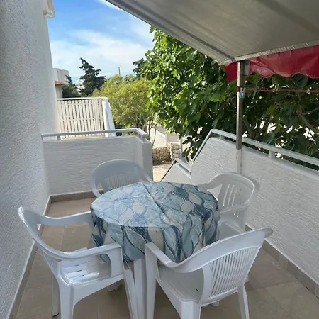 Apartmani Marko Novalja Exterior photo